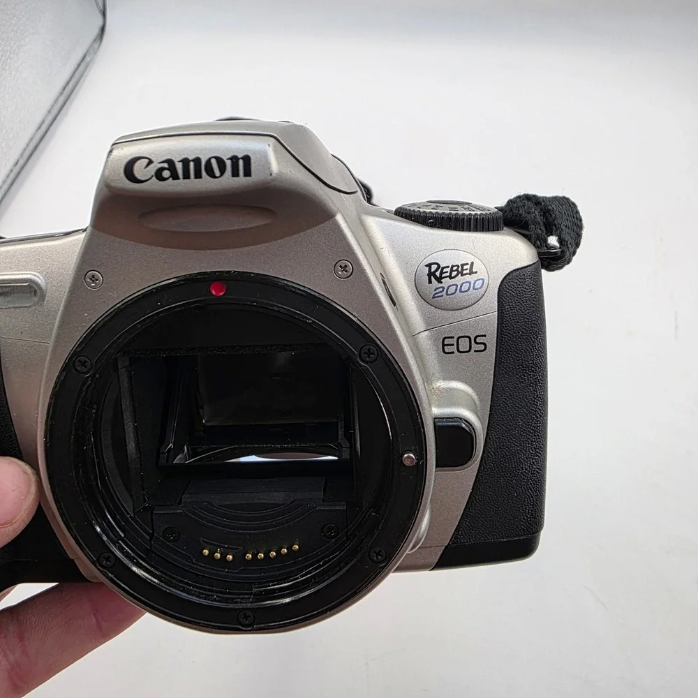 Canon EOS Rebel 2000 35mm Film SLR Camera Body Silver Black with Tamrac Strap L4